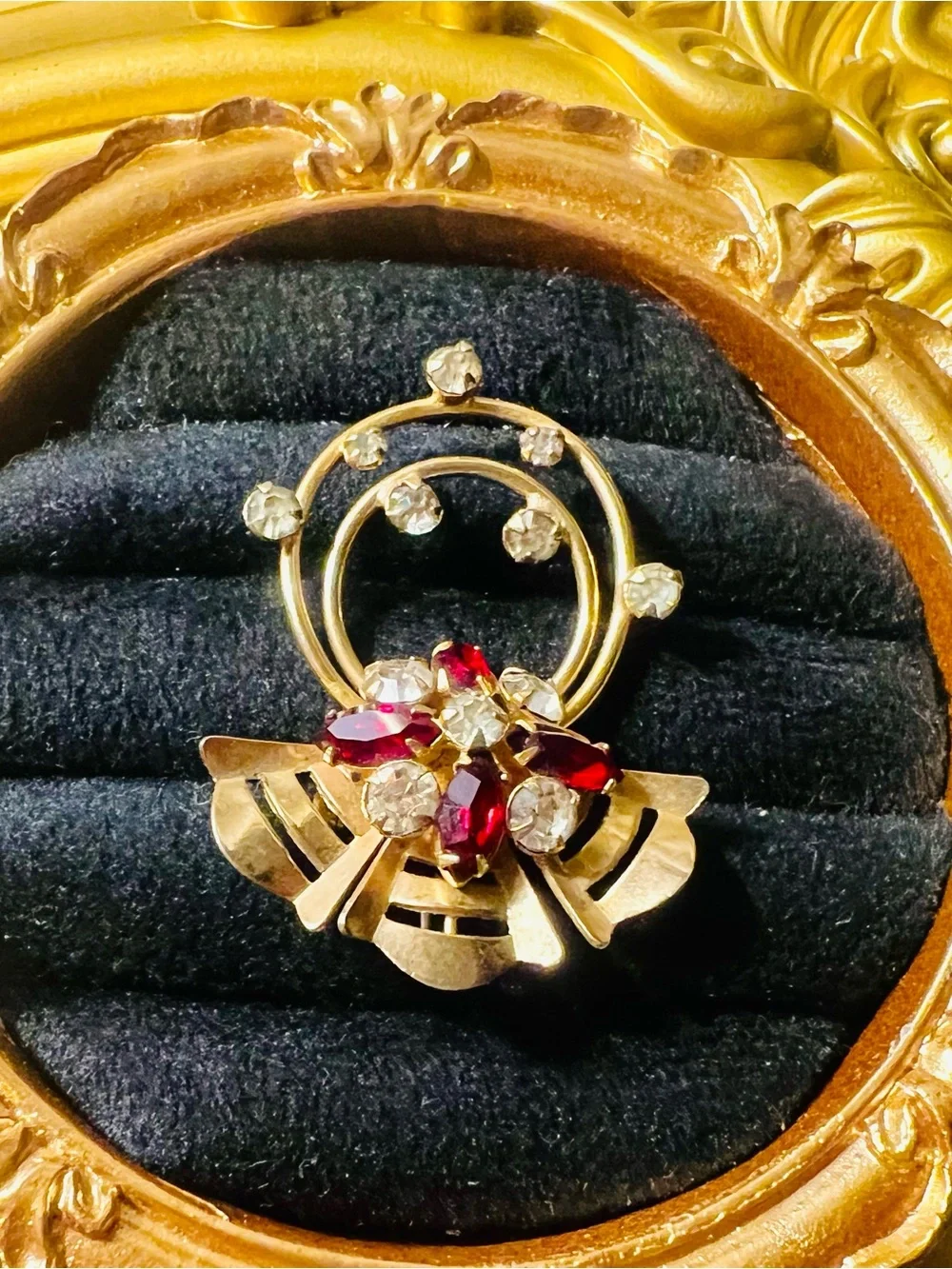 Mid Century Vintage 1940’s Scitarelli brooch, 12k Gold Plated With Rhinestones.